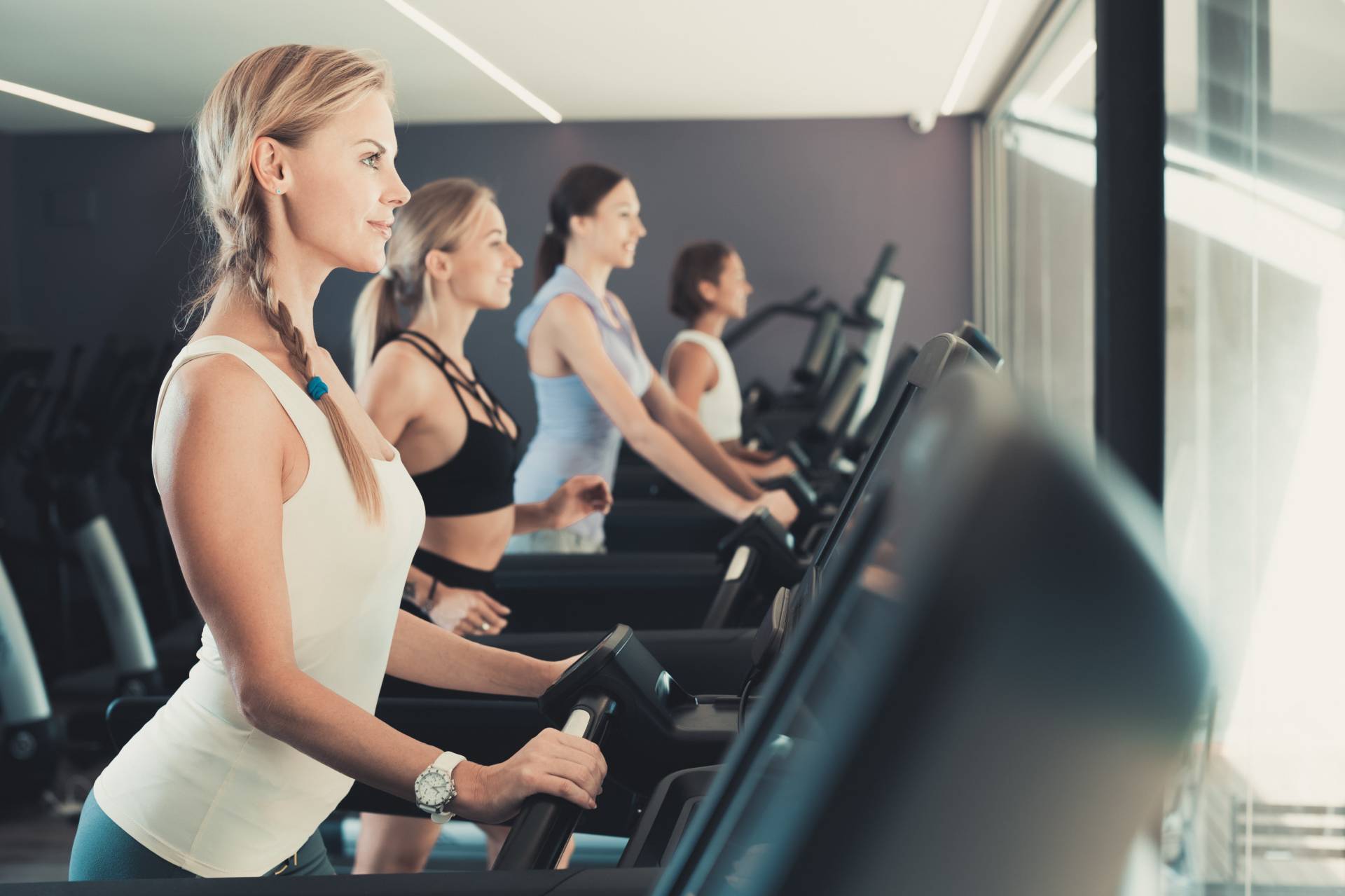 Frauen auf Laufband