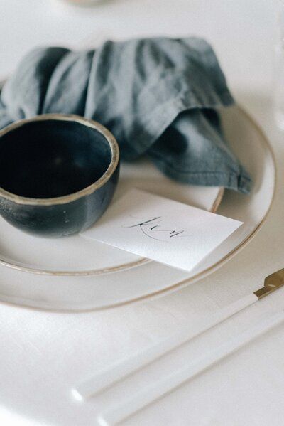 Teller mit Schälchen aus grünem porzellan