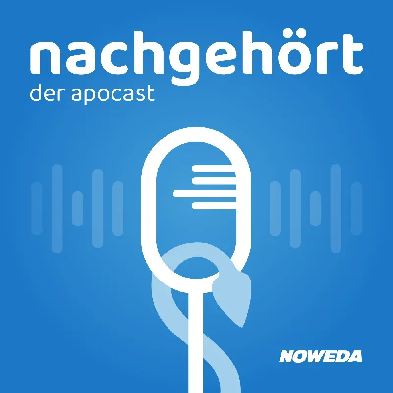 Podcast-Cover „nachgehört – der apocast“ mit Mikrofon-Illustration, Schallwellen und NOWEDA-Logo auf blauem Hintergrund