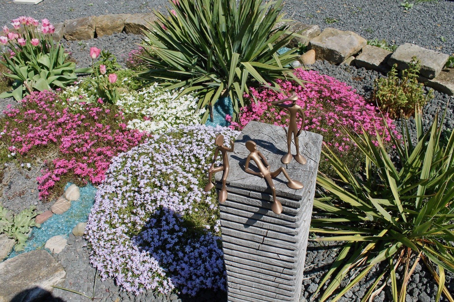 Das Bild zeigt, was eine Kundin/ein Kunde mit einer Figur der Serie Friends von Bildhauer Oliver Pohl selber gebaut hat.