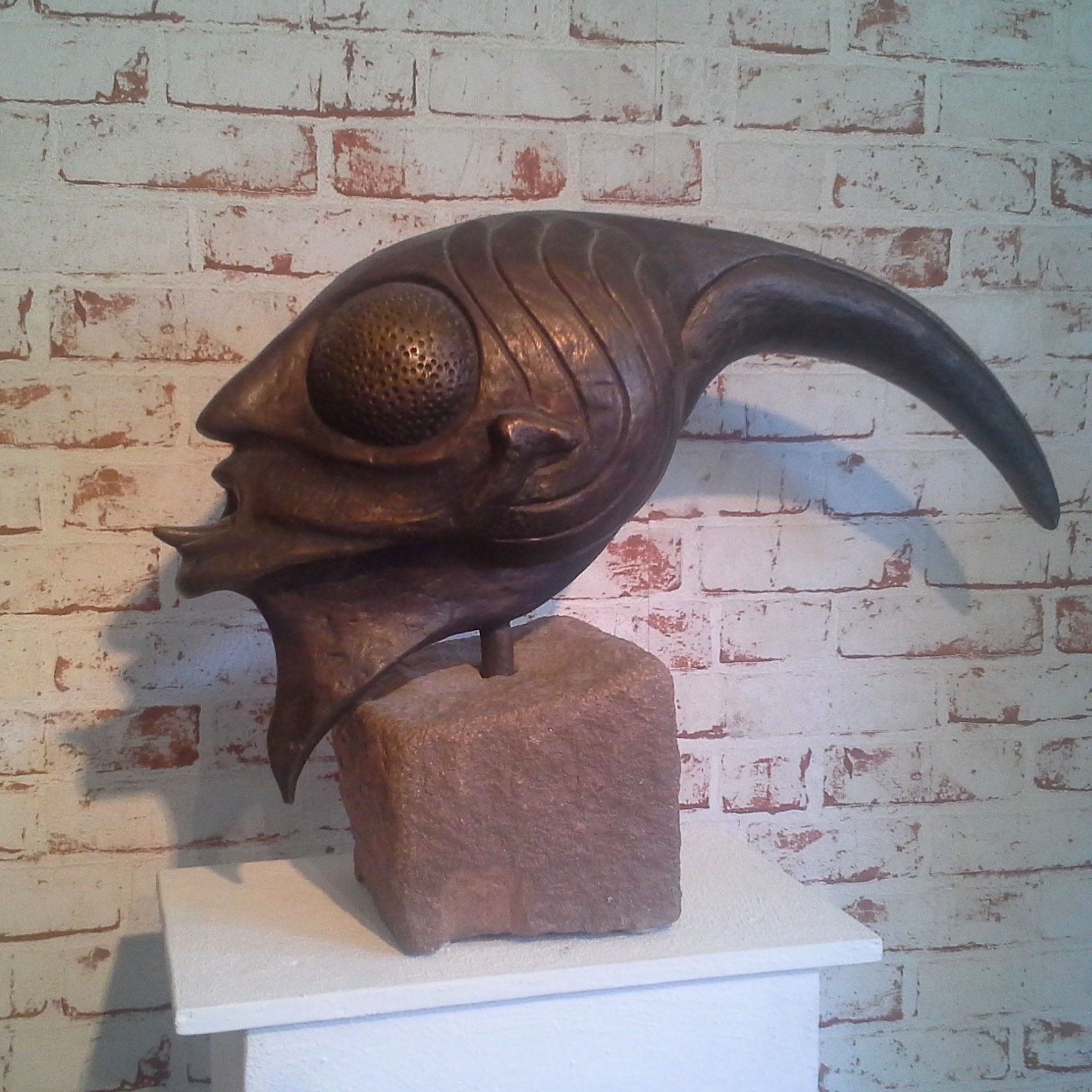 Das Foto zeigt eine Kopfskulptur aus Bronze von Bildhauer Oliver Pohl. Sie trägt den Titel
