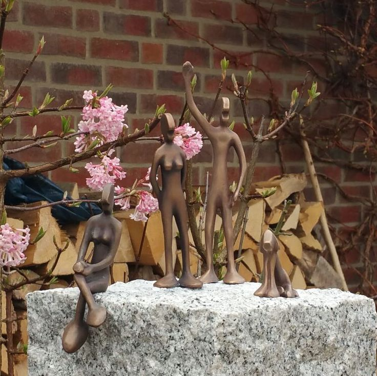 Das Bild zeigt, was eine Kundin/ein Kunde mit einer Figur der Serie Friends von Bildhauer Oliver Pohl selber gebaut hat.