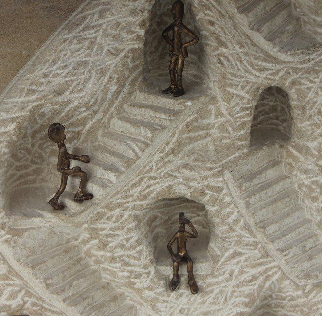 Das Bild zeigt die Steinskulptur