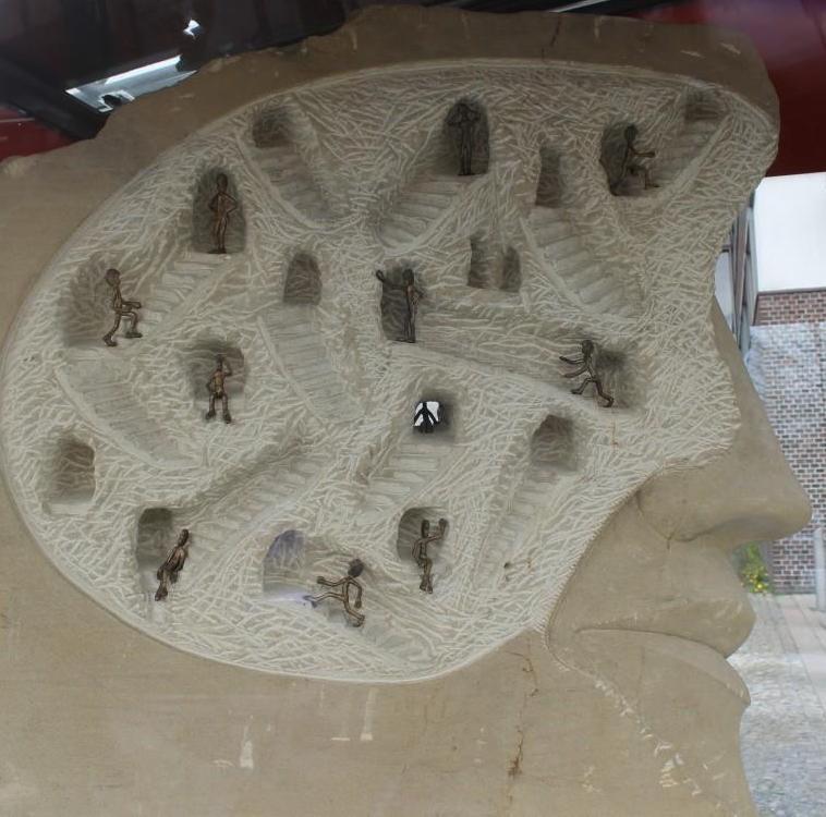 Das Bild zeigt die Steinskulptur