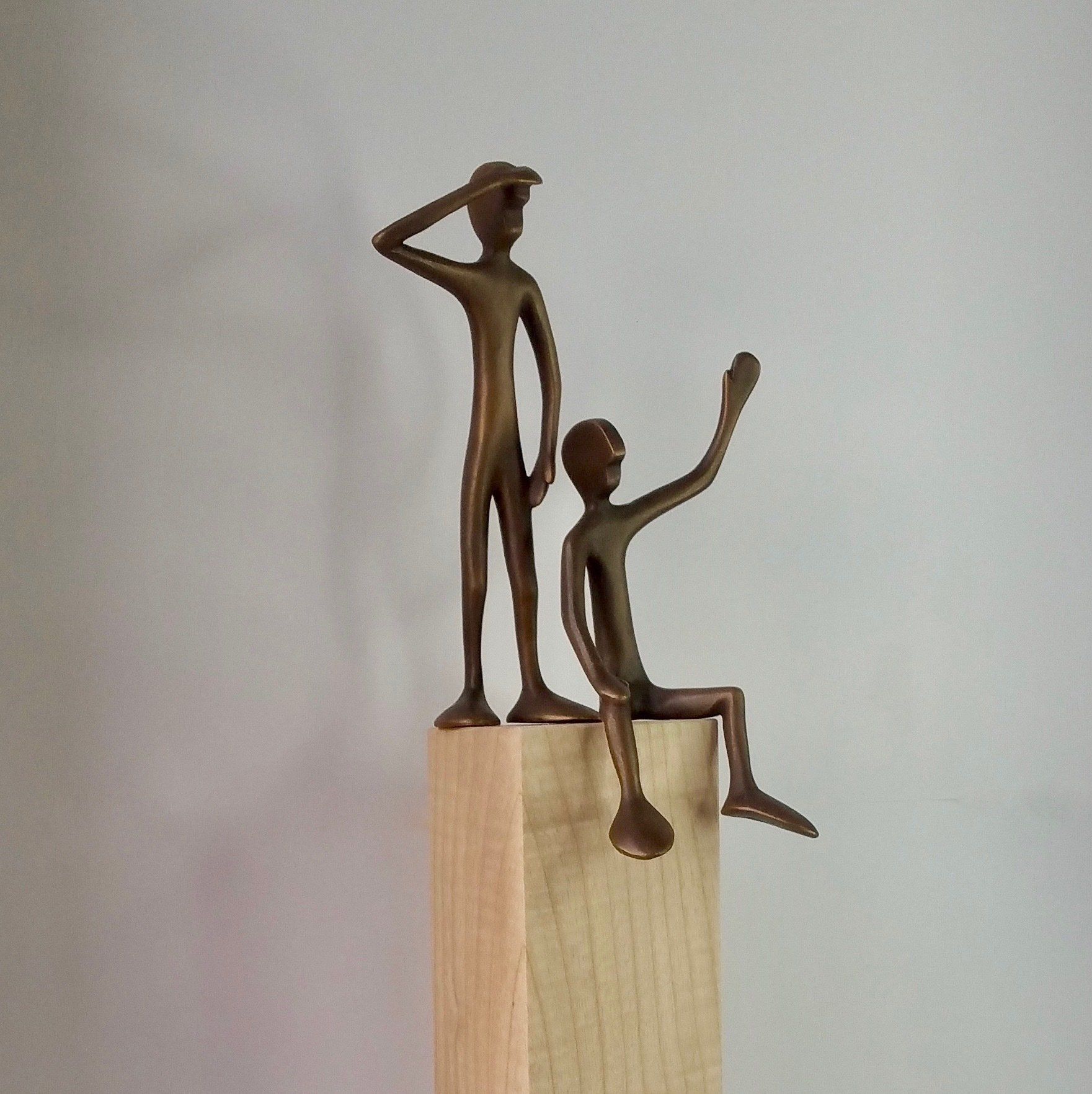 Das Bild zeigt, was eine Kundin/ein Kunde mit einer Bronze-Figur der Serie Friends von Bildhauer Oliver Pohl selber gebaut hat.