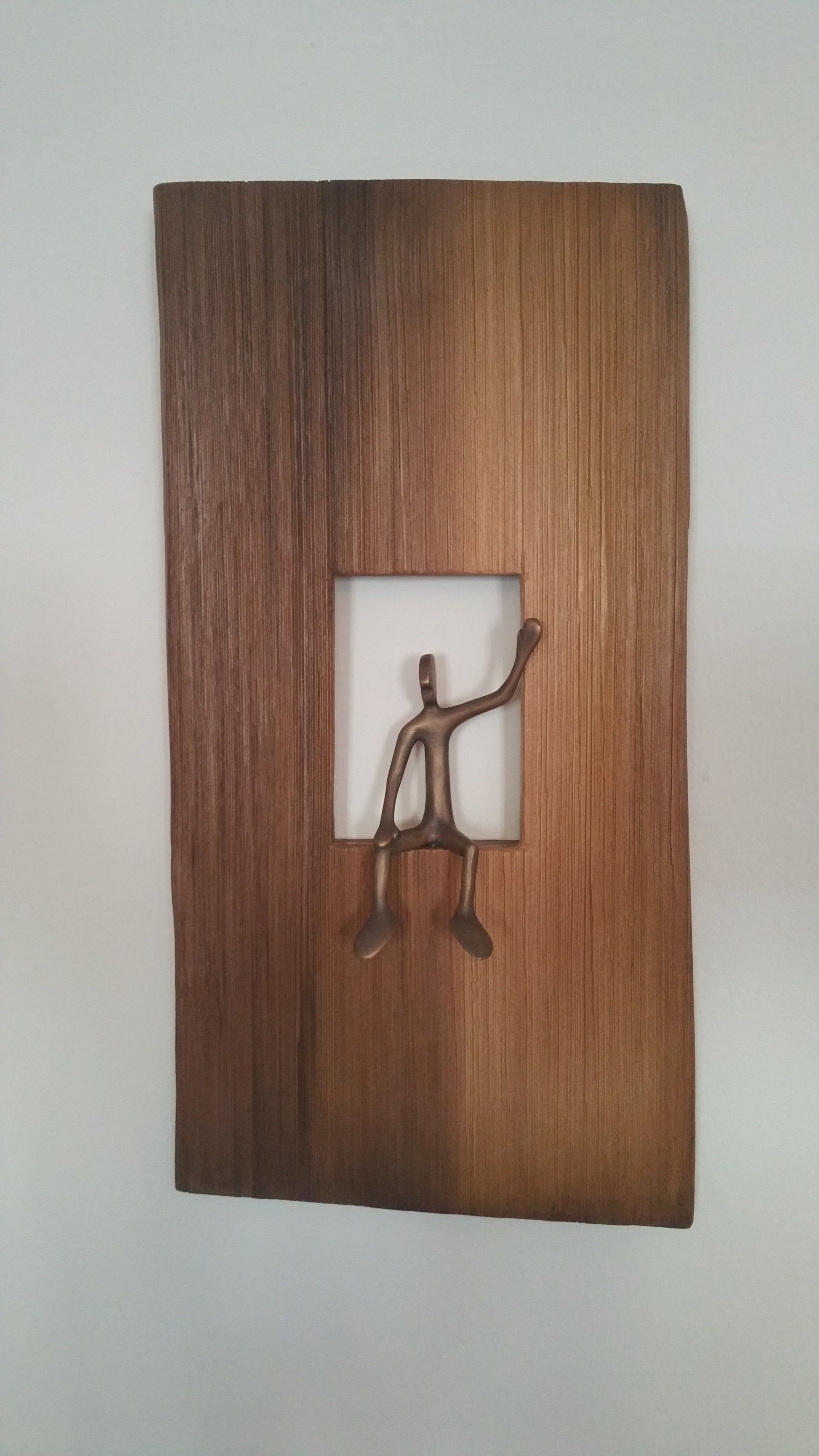 Das Bild zeigt, was eine Kundin/ein Kunde mit einer Bronze-Figur der Serie Friends von Bildhauer Oliver Pohl selber gebaut hat.