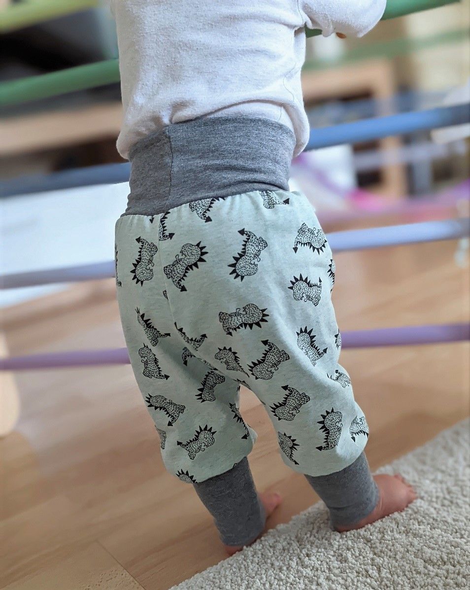 Dinopumphose für Säuglinge Mini Tilli by Sonja - Babysachen handmade