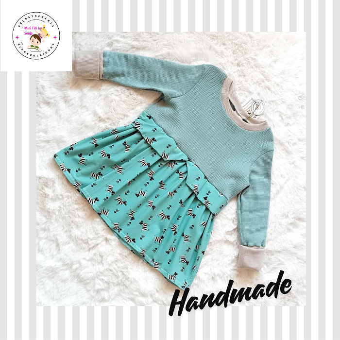 Handgemachter Girly sweater mit Zebras in Gr. 92 - Mini Tilli by Sonja