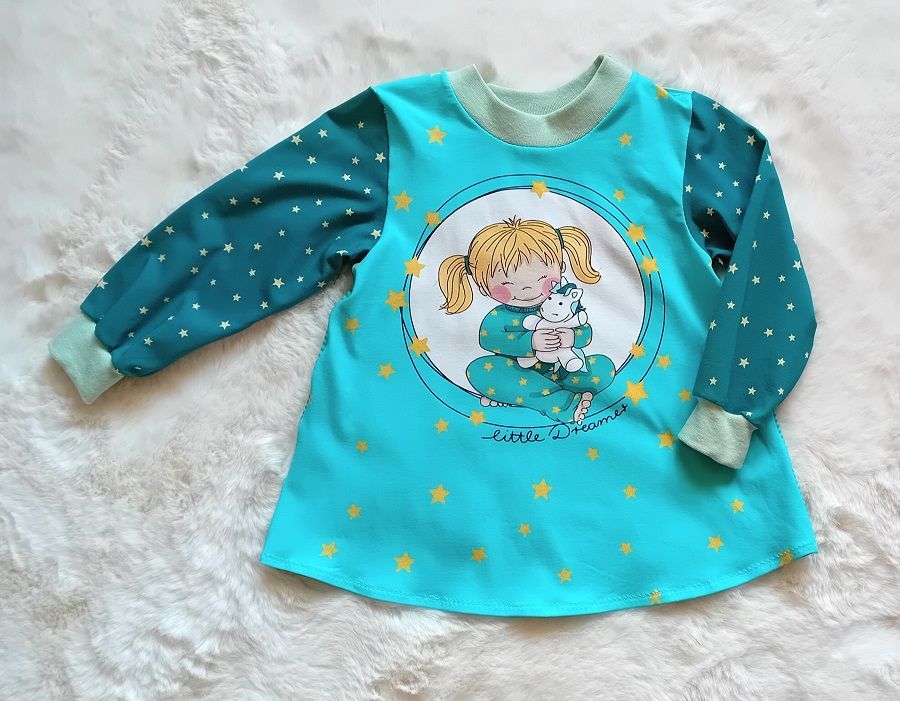 Selbstgenähter Mädchenpullover Traumzeit in Größe 98 - Mini Tilli by Sonja