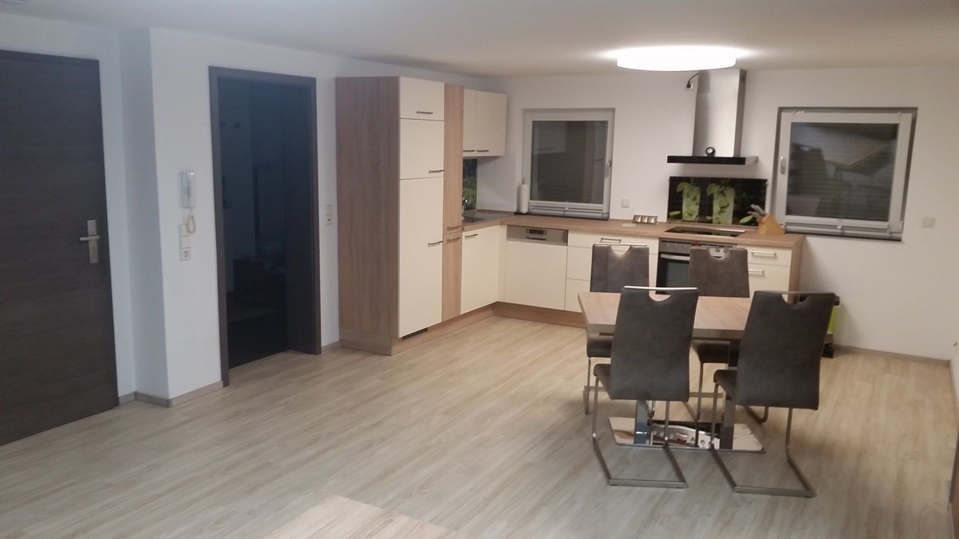 komplett ausgestattete Küche