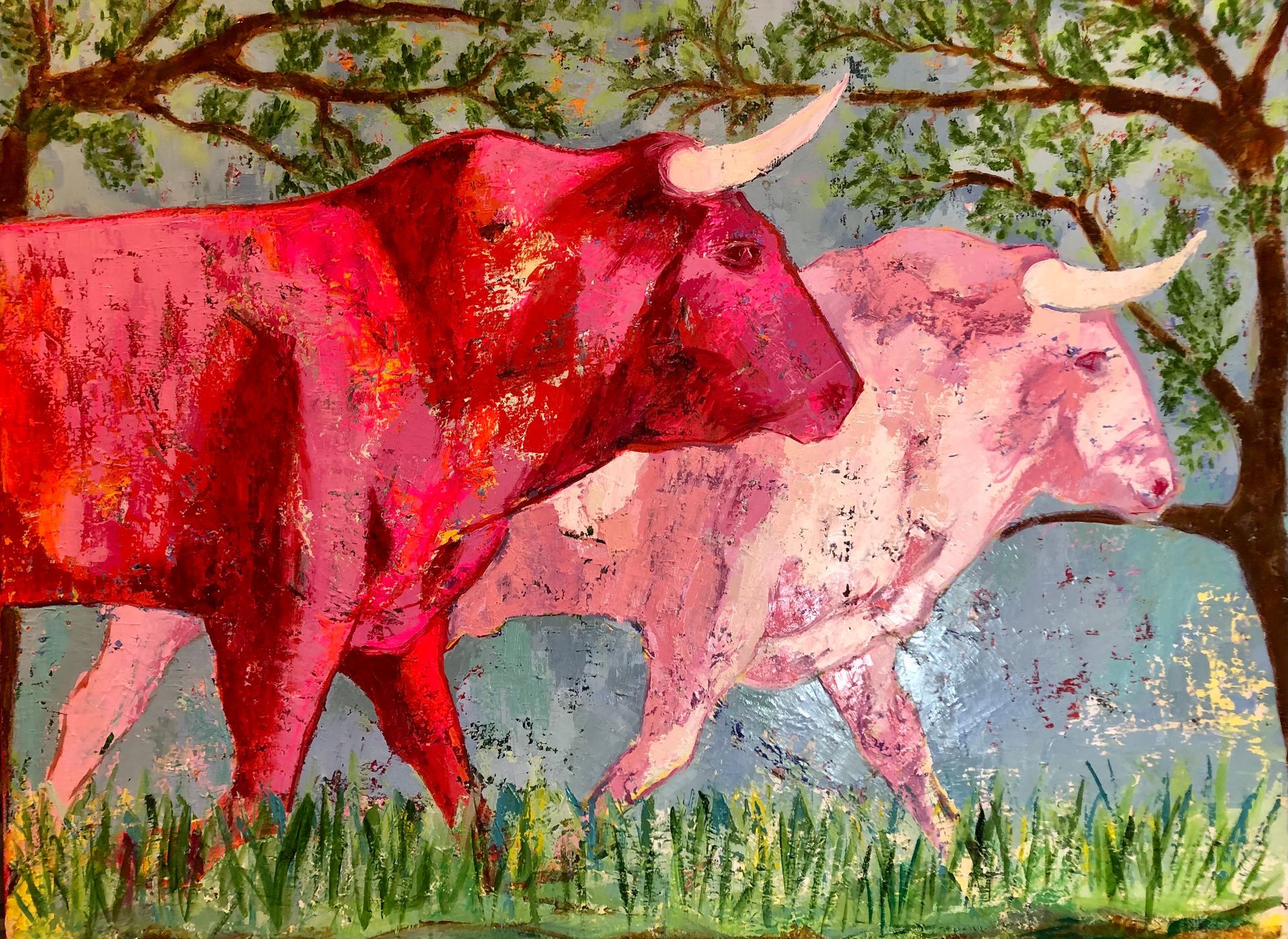 Artiste peintre Toulouse, galerie toulouse, atelier d'artiste toulouse.« Festina Lente » (hâte-toi lentement) est la devise familiale… 
Pendant bien longtemps je l’ai trouvée fade, peu intéressante. J’aurais voulu une devise qui ait du panache, qui incite à la bravoure, à l’engagement total et sans condition… Pourtant, quand j’ai décidé de me dédier totalement à la peinture, que j’ai découvert ce fameux « temps long », je l’ai trouvée non seulement belle mais tout simplement parfaite. Parfaite pour la nouvelle vie que j’allais mener, parfaite pour que ma main et mon esprit se retrouvent sur le même rythme. 
Ces taureaux, que je n’avais pas choisis pour cela à l’origine, par la force tranquille qu’ils dégagent, sont une excellente illustration de cette devise. C’est sûrement pour cette raison que je les peins sous toutes les couleurs…