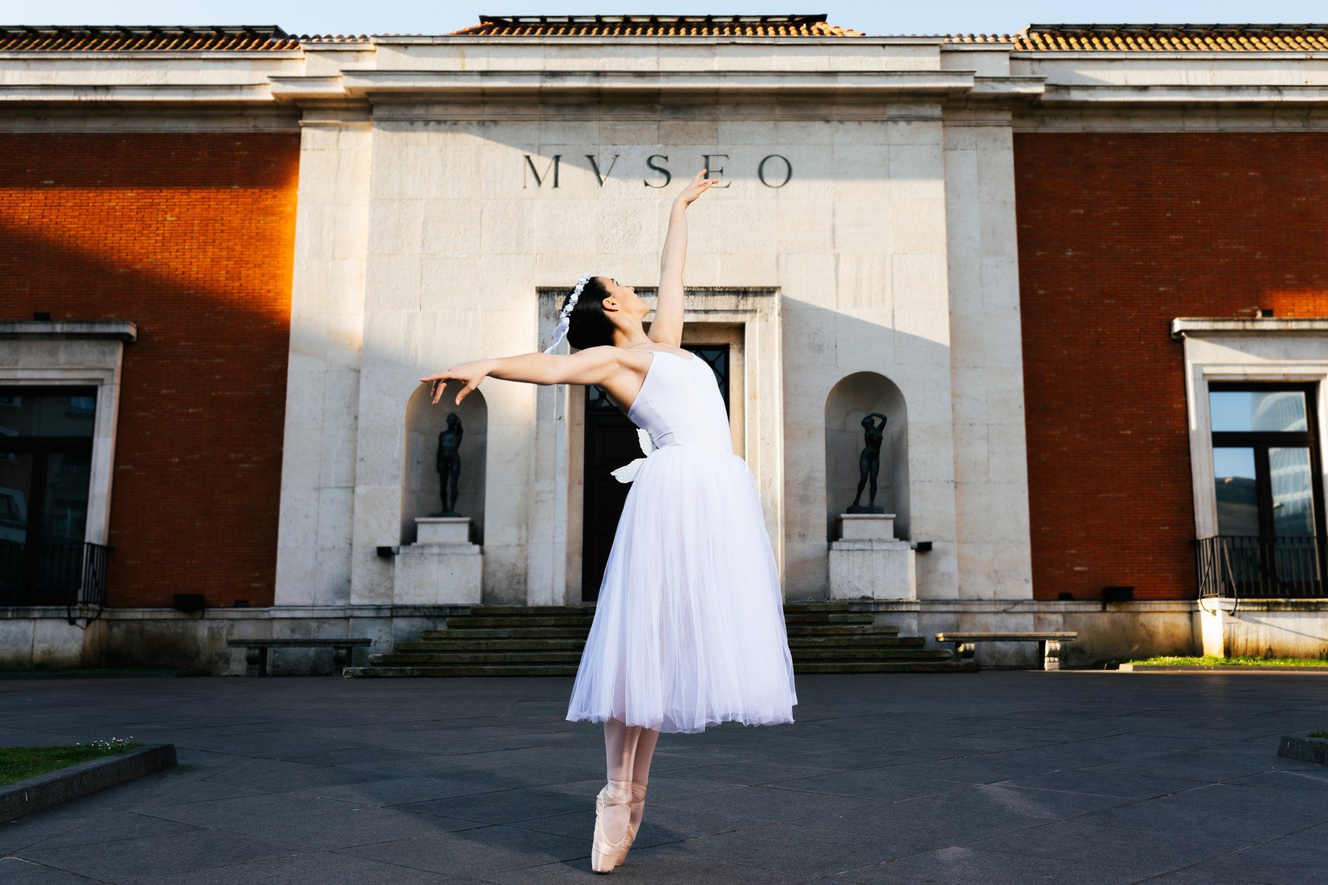 Ballet Bilbao 
Estudio de Ballet Clásico Teresa González Ardanaz 
Escuela Ballet Bilbao
 Academia Ballet Bilbao 
Clases Ballet Bilbao Indautxu
Elara Ortiz Martija