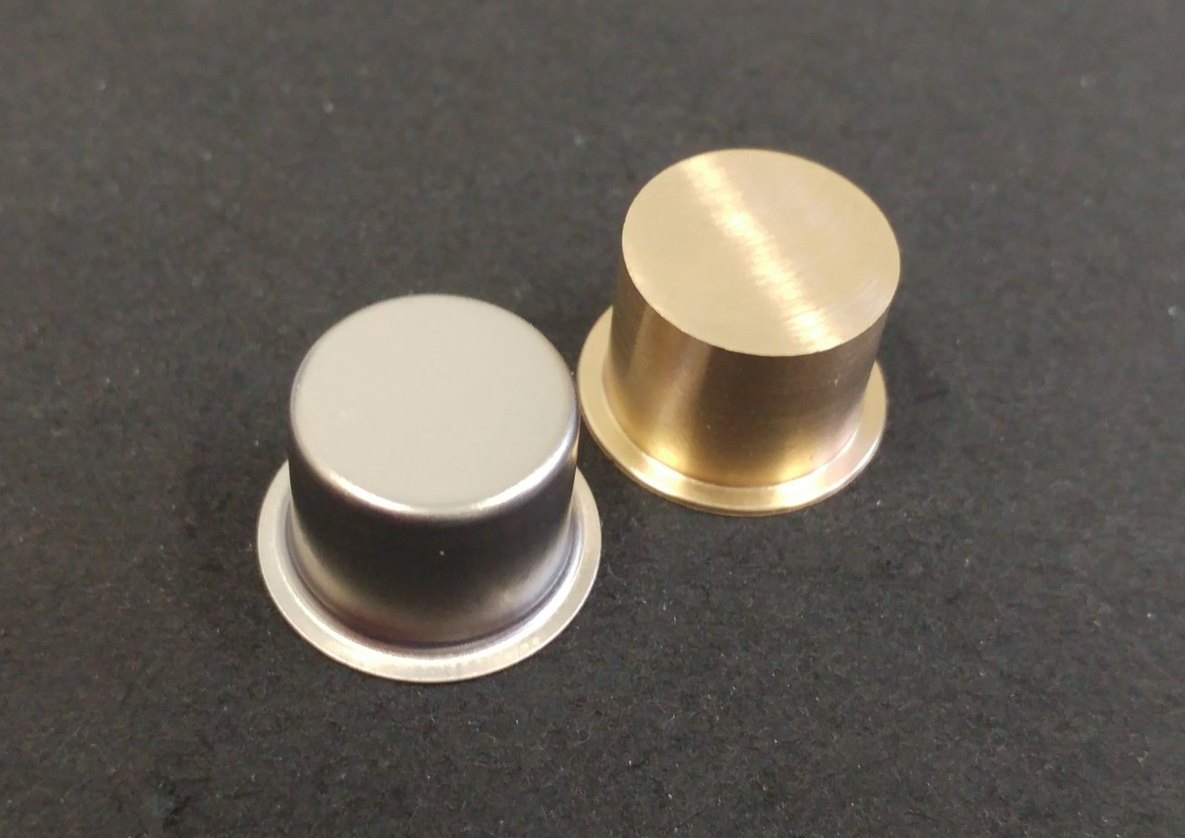 Spinnerets made out of gold-platinum and brass