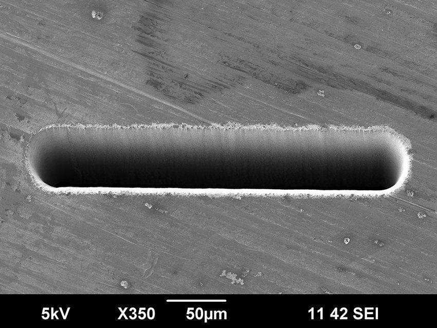 Slit made with an ultrashort pulse laser