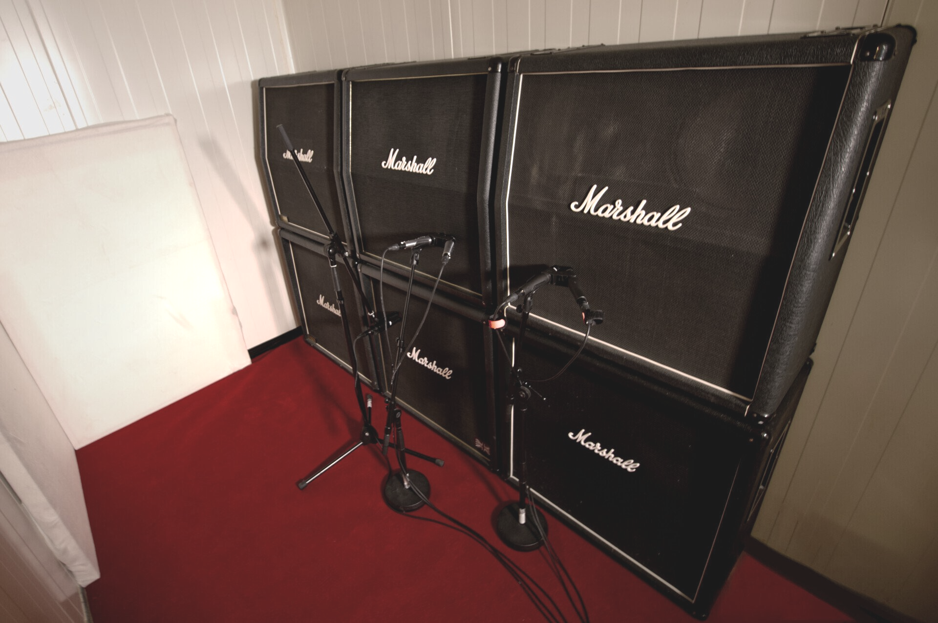 Marshall 425A & Marshall 425B mit Celestion G12 25W; Marshall Original 77' mit Celestion Blackbacks; Marshall JCM 800 - 1960 Lead A & B mit Celestion G12T-75 & G12-80;Orange PPC412 Vintage 30; Gitarren Recording; Gitarren Aufnahmen; Reamping; Die Besten Gitarrenaufnahmen