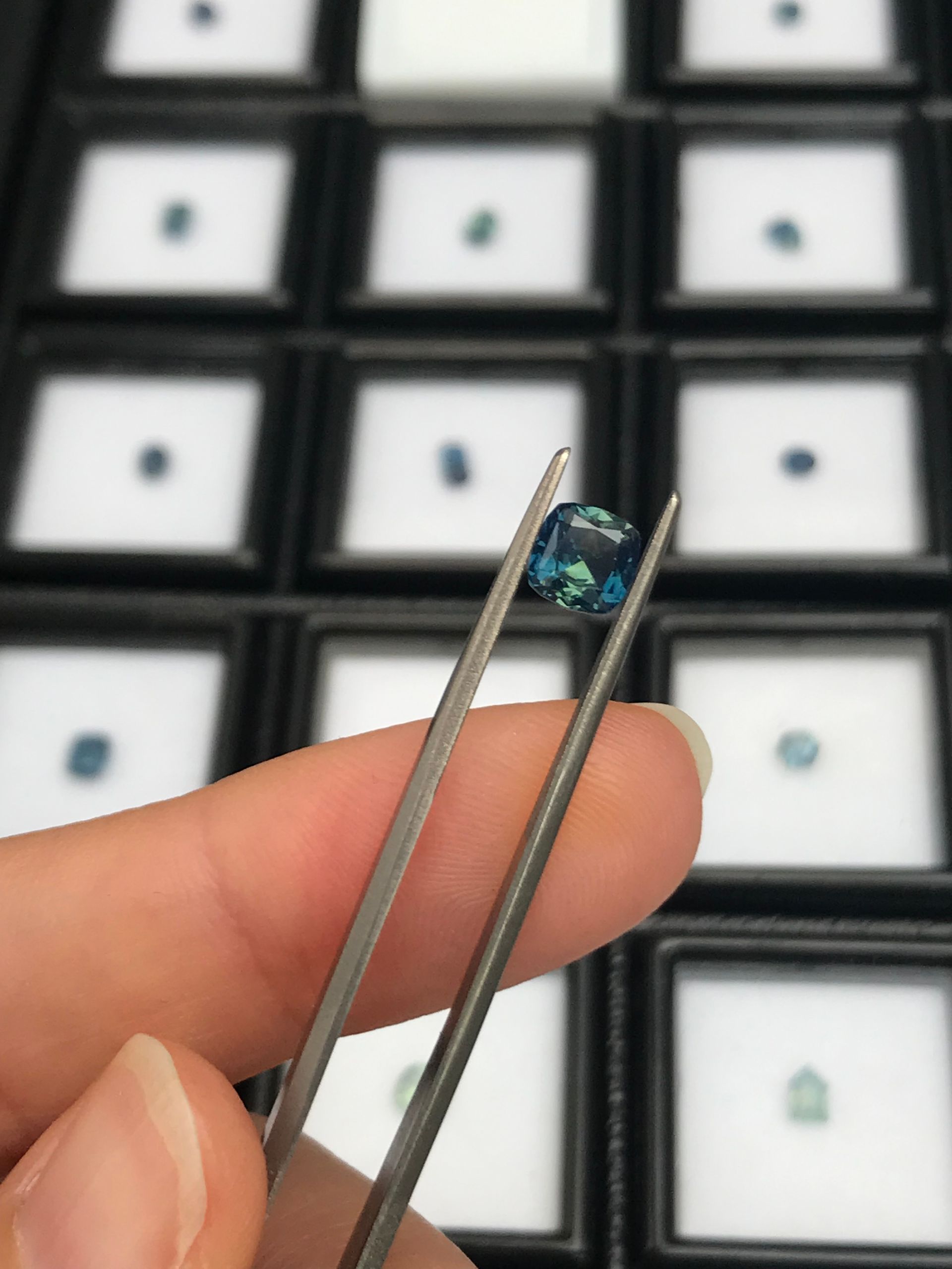 Saphir D'auvergne. Rivière Ailloux