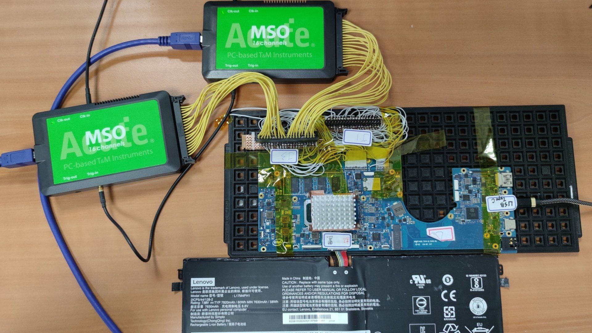 Es können bis zu 8 Acute MSO2000 kaskadiert werden - max. 128 Kanäle MSO2000 - Kaskadierung von Mixed-Signal-Oszilloskop Acute MSO2000