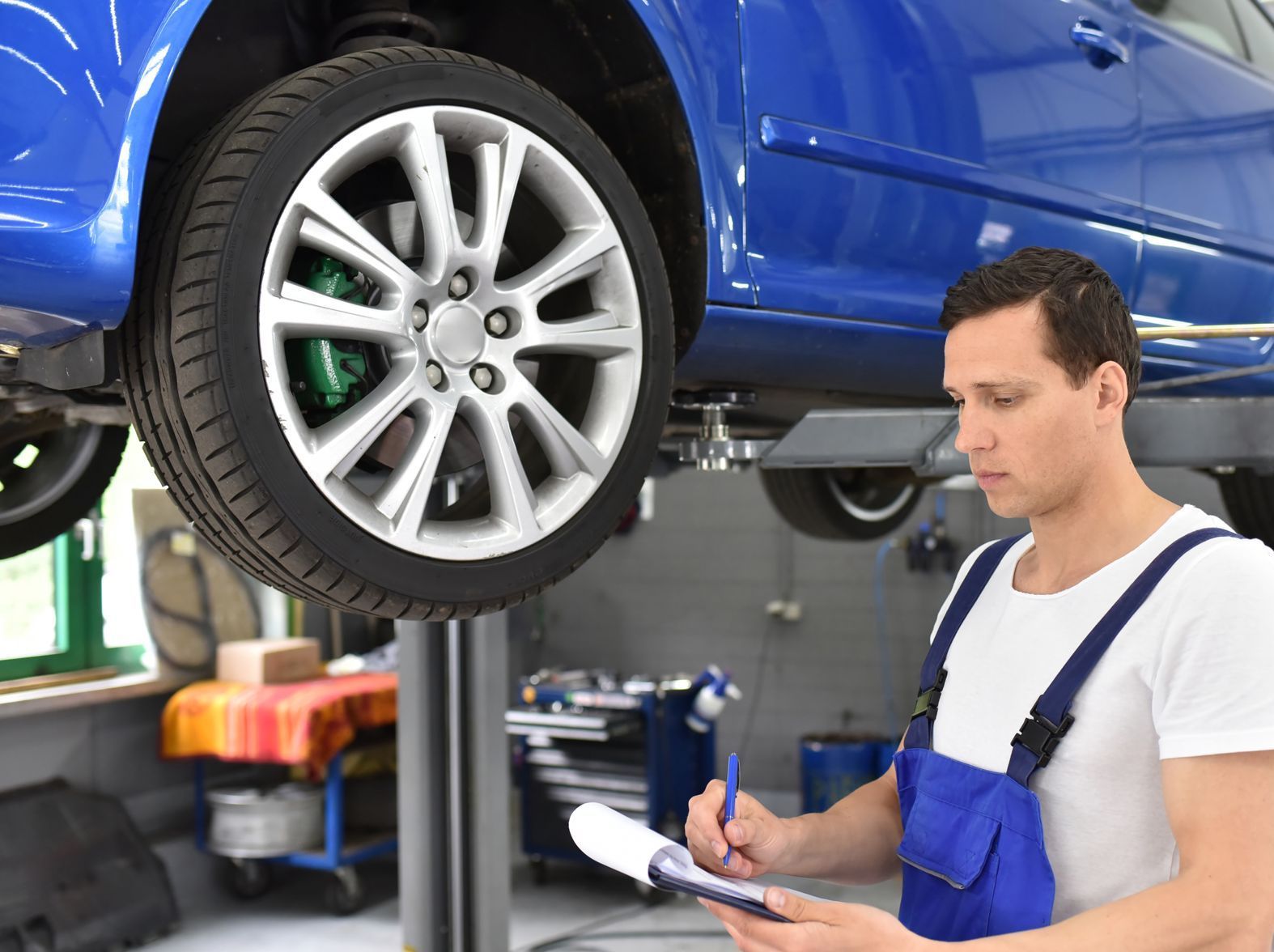 Les voitures sans permis, tout comme les deux et trois roues, seront soumises à un contrôle technique à partir de l'année prochaine 2024.