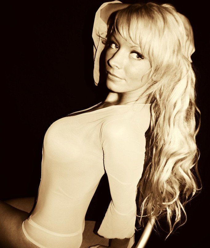 Stripperin Ally aus Rostock