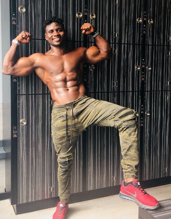 Stripper Yookie Berlin dünkelhäutig