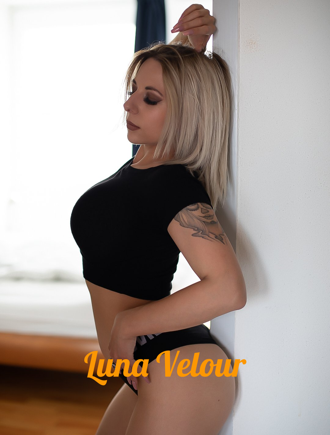 Stripperin Luna Velour Switzerland