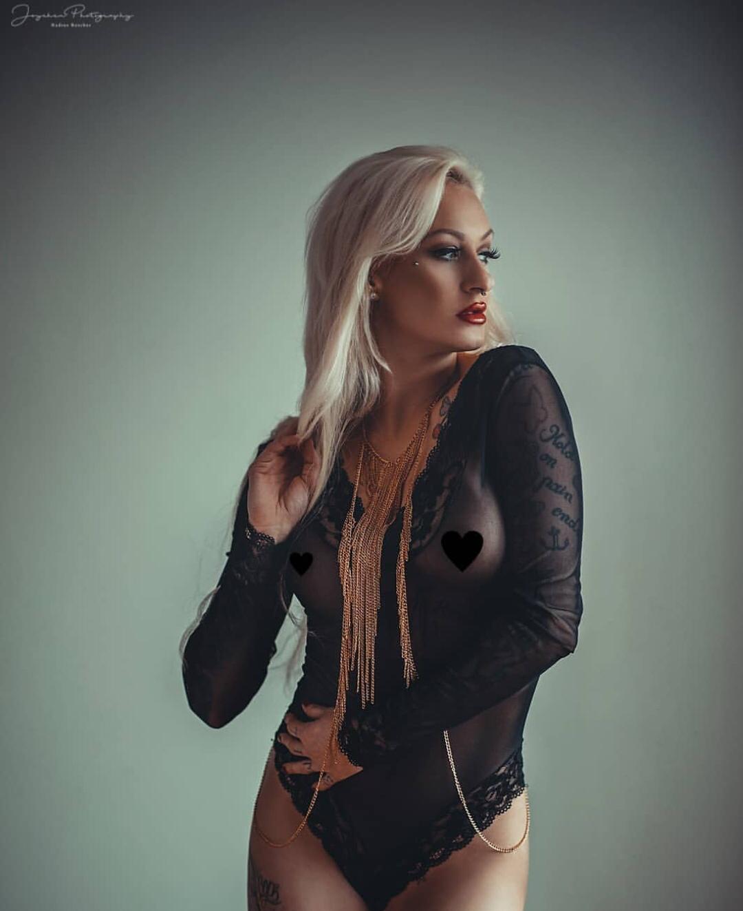 Stripperin Mia aus Köln