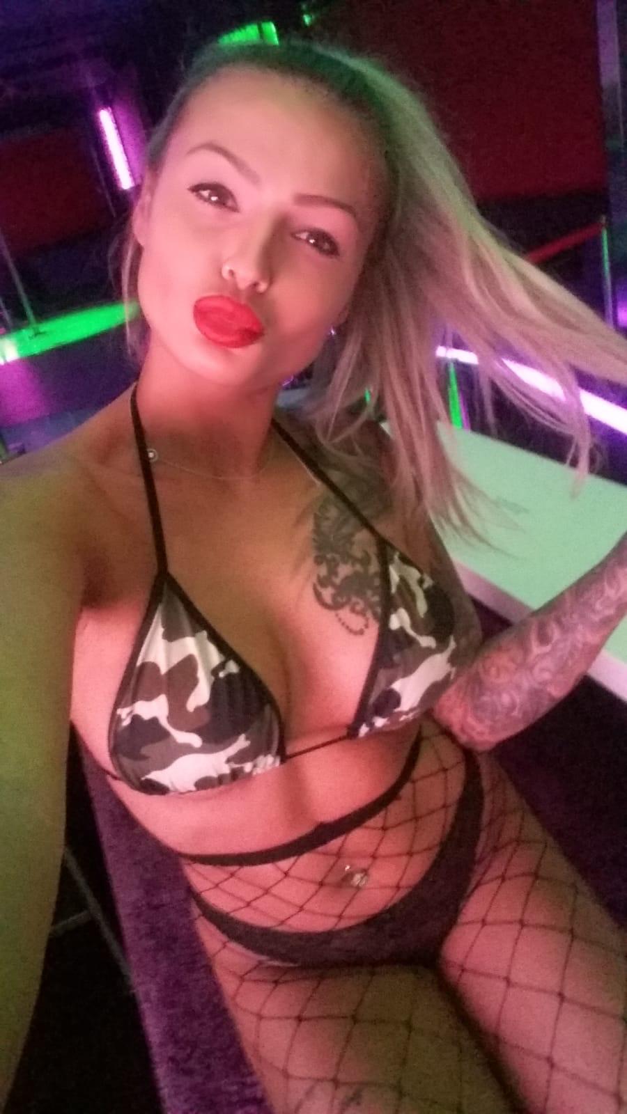 Stripperin Vicky Hamburg