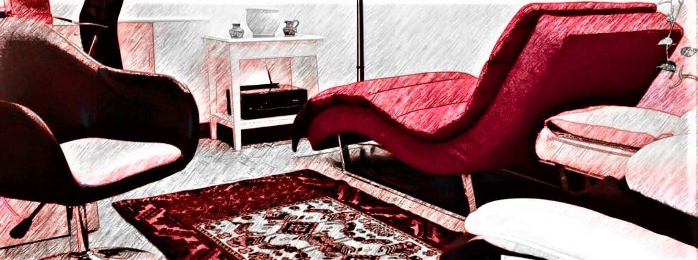 Consulta de Psicología y Psicoanálisis con sillones y diván