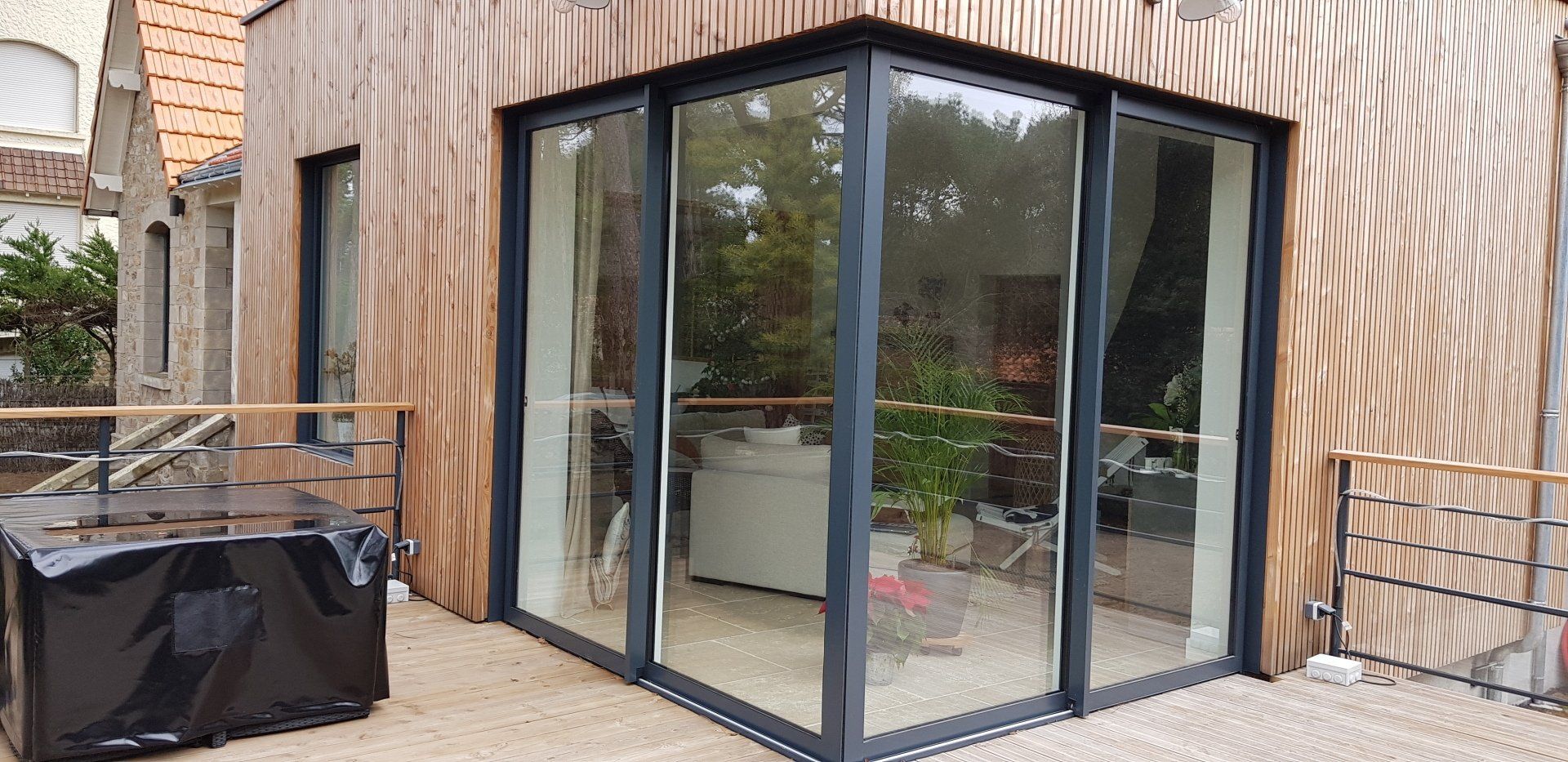 Baie coulissante d'angle en aluminium