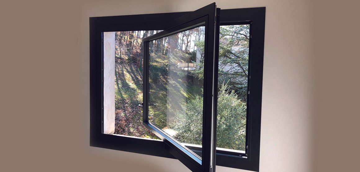 Fenêtre pivotante-basculante en aluminium