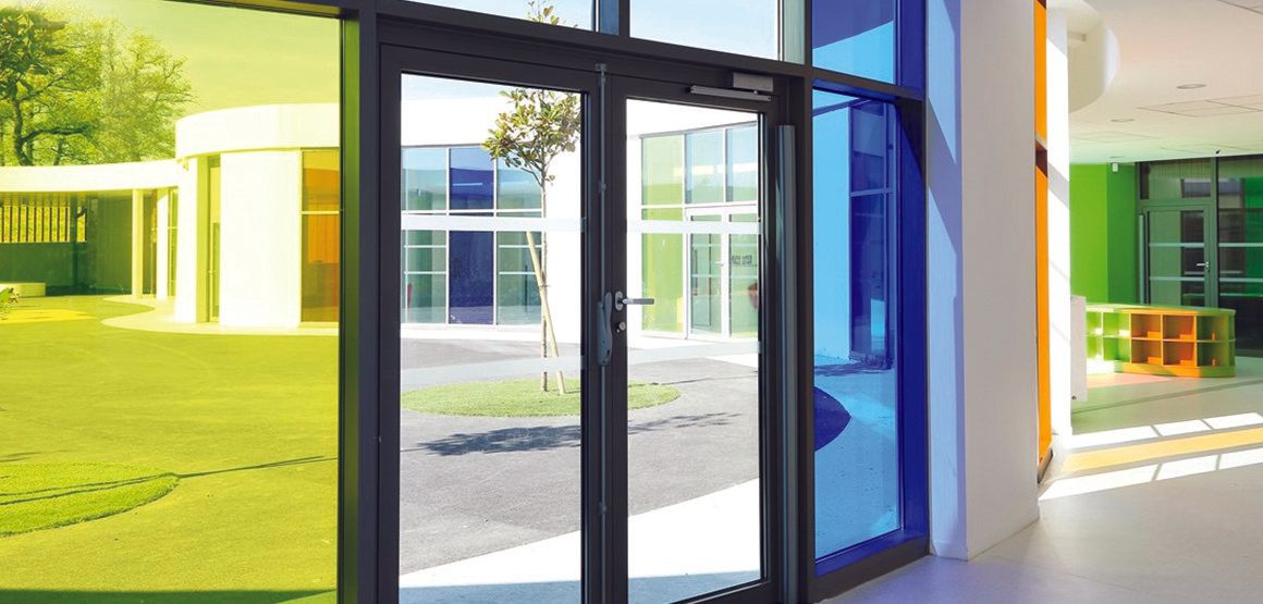 Porte battante grand trafic en aluminium