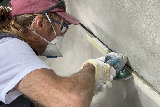 Die Bearbeitung von abrassiven Materialien verursacht feinsten Staub der unsichtbar die Lunge angreift. Breath-Clear® sorgt mit hervorragender anatomischer Passform für die notwendige Dichtigkeit die uns durch das IMWS Fraunhofer Institut bestätigt wurde, dass der höchste Atemschutz in dieser Klasse gewährleistet wird. Ihre Lungen werden es Ihnen danken. Schneiden / Schleifen von abrassiven Materialien