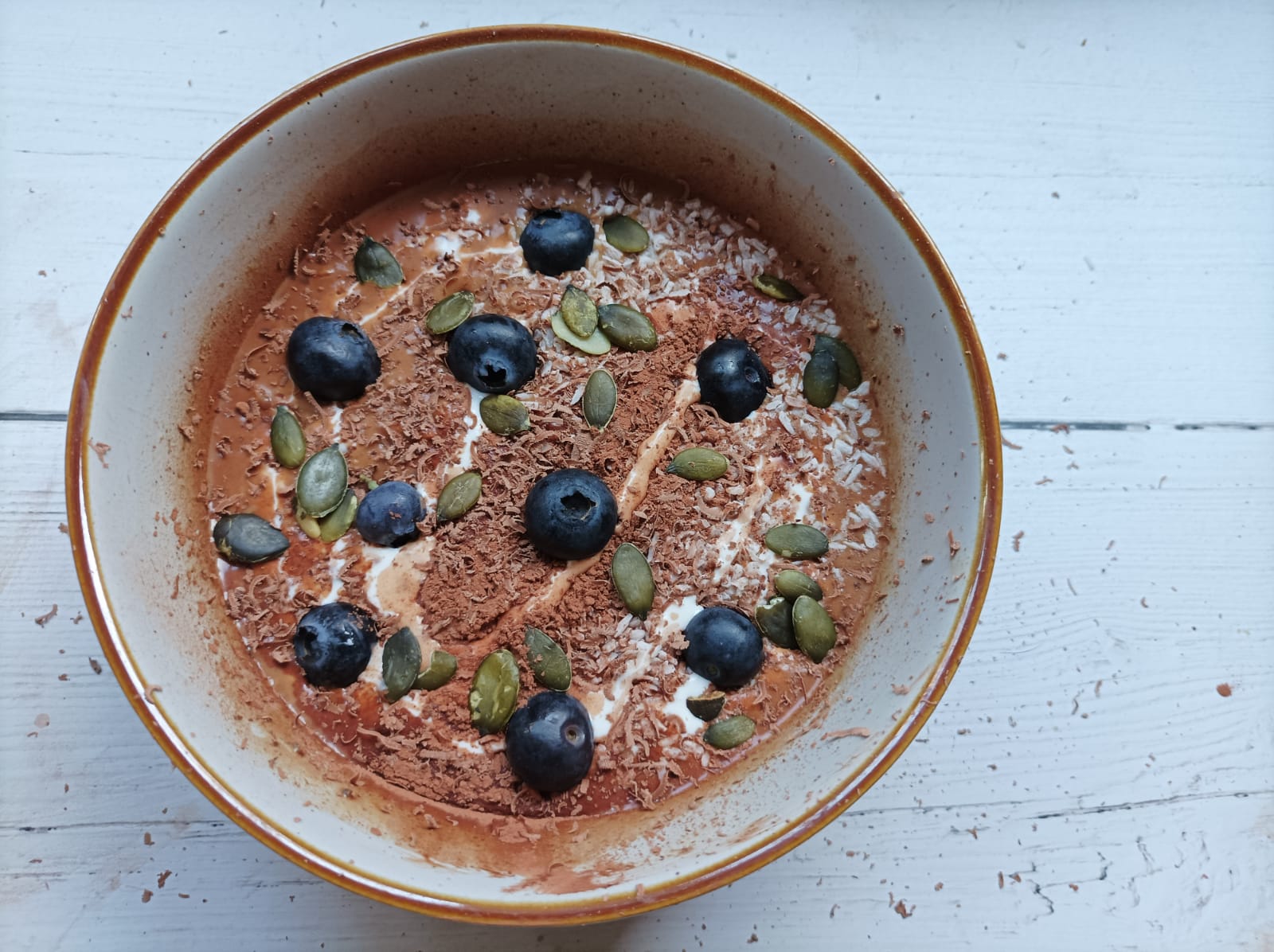 tiramisu overnight oats with blueberries and pumpkin seeds