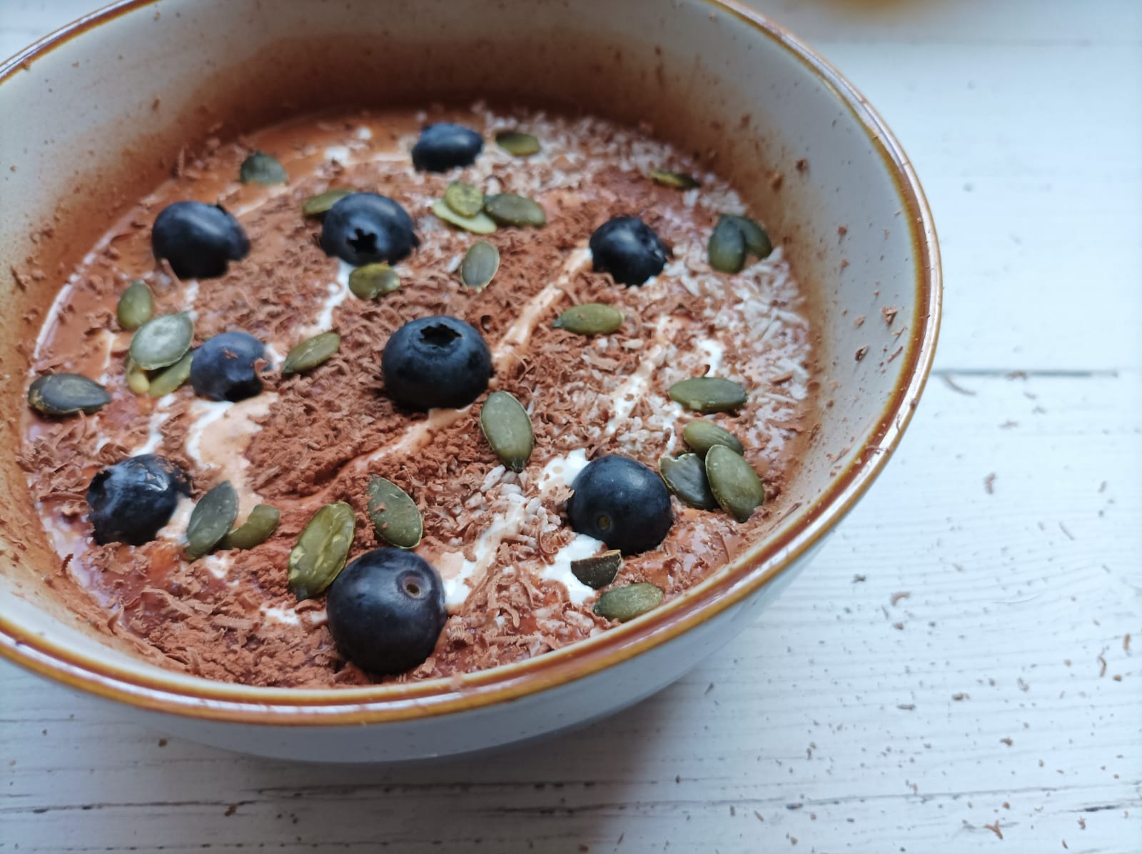 tiramisu overnight oats with blueberries and pumpkin seeds