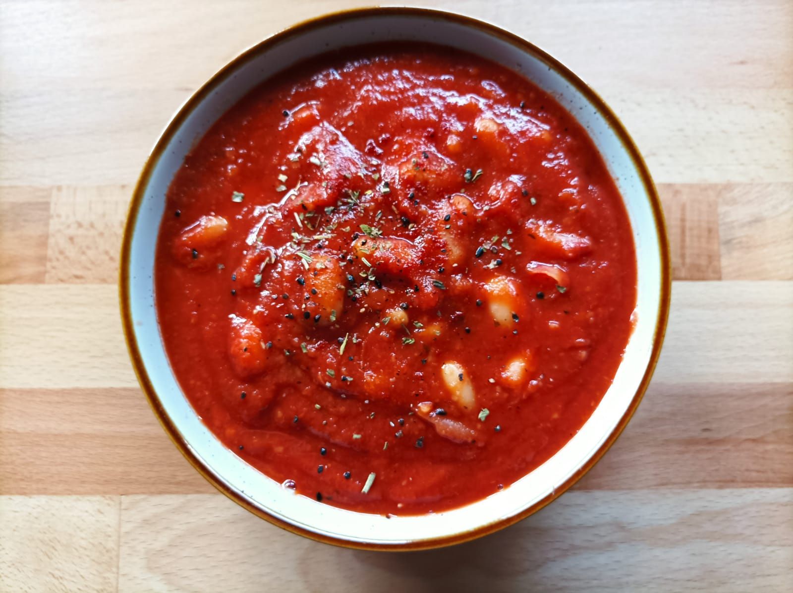 A bowl with beans in a tomato sauce