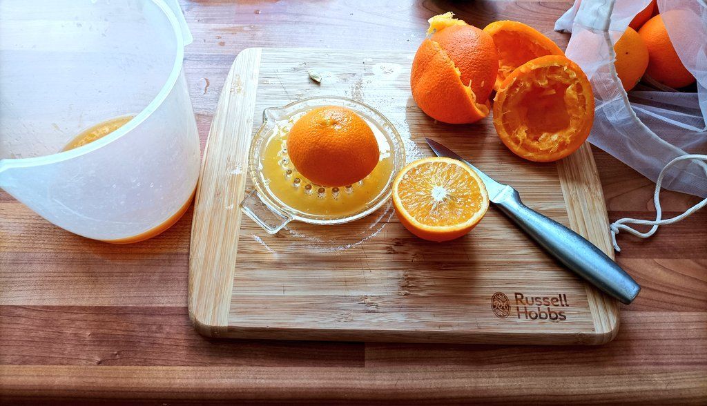 Freshly squeezing oranges to make juice