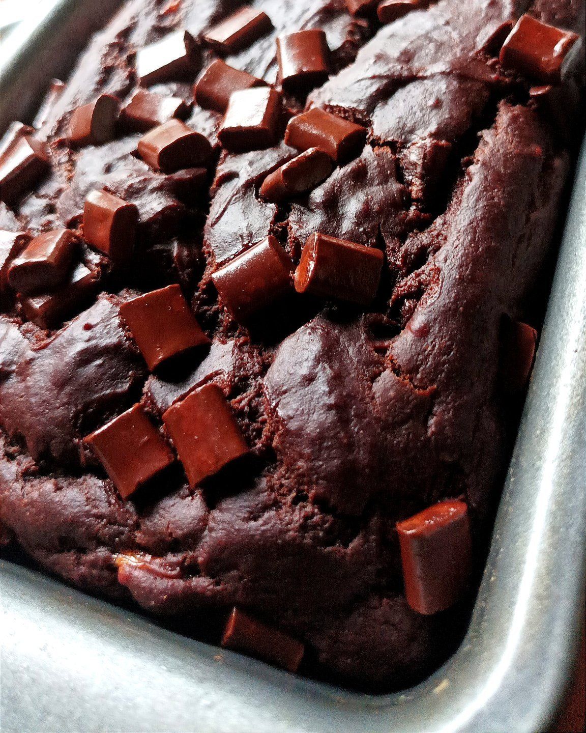 chocolate banana bread with dark chocolate chips