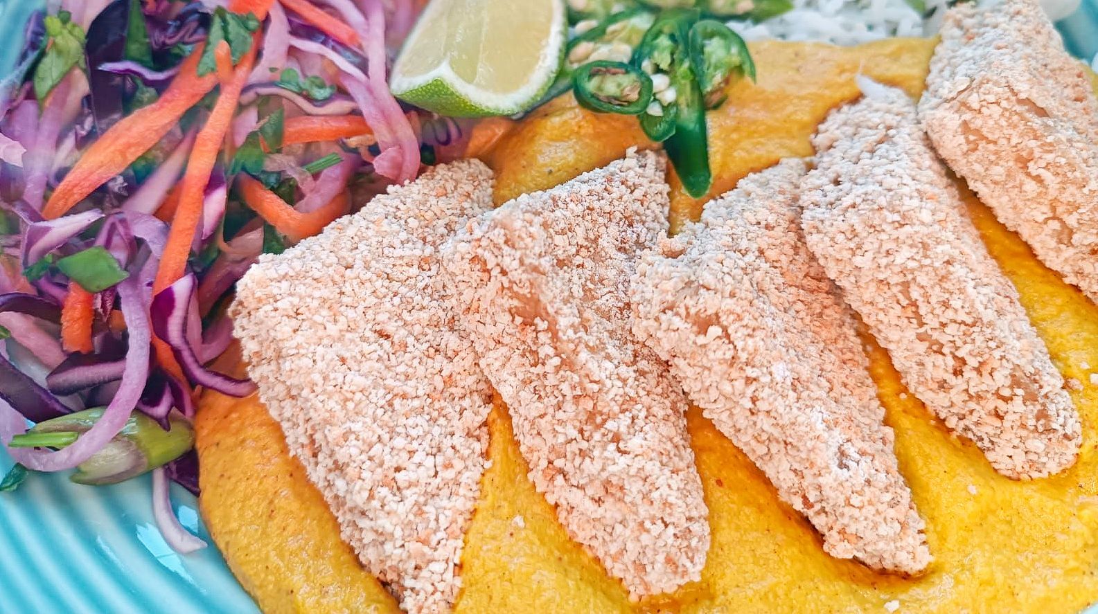 tofu katsu curry with tofu triangles, white rice, and colourful slaw