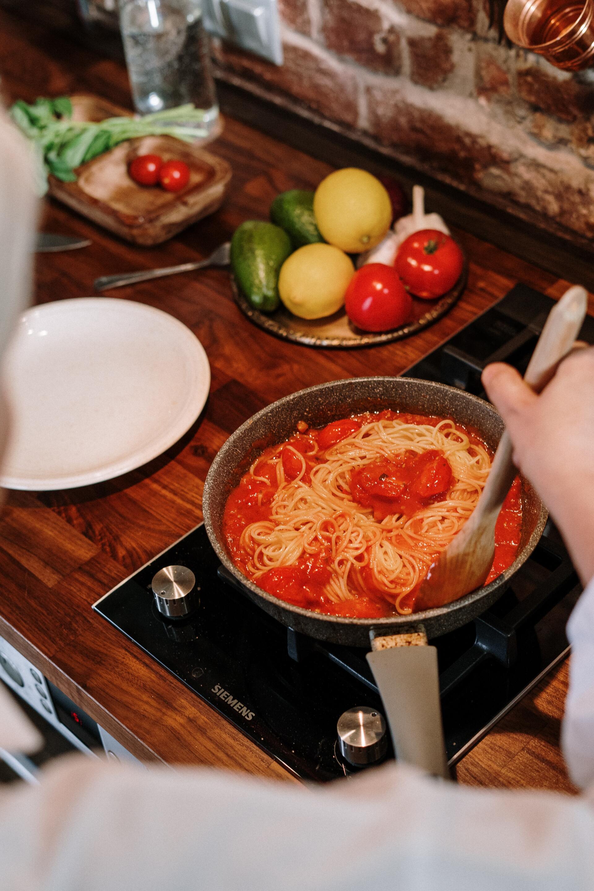 cooking spaghetti with tomatoes