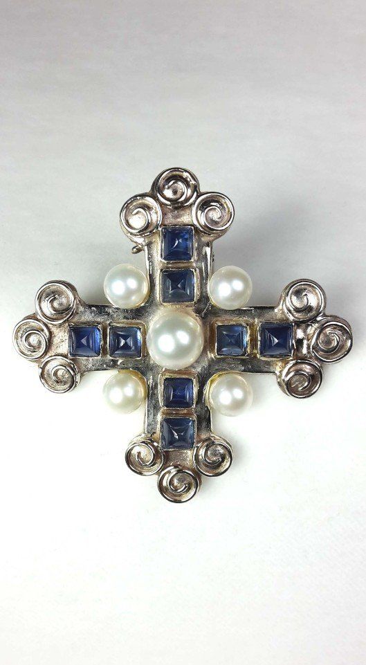 großes Kreuz 14 kt, 585, Weißgold Safire dunkelblau, pyramieden Schliff Perlen