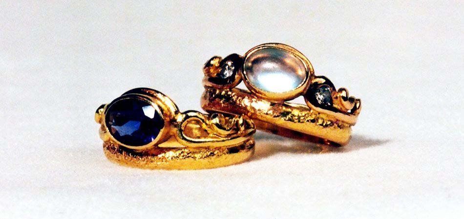 Damen Goldringe 18 kt 14 karat Brilliant Mondstein, ovaler, dunkelblauer Iolith