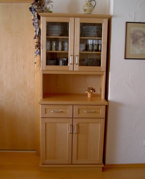 Anrichte mit Rahmentüren, Schubladen und Aufsatz