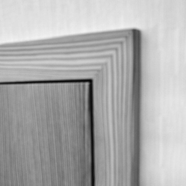 Flächenbündige stumpfe Türe im Detail mit Bekleidung von innen gesehen