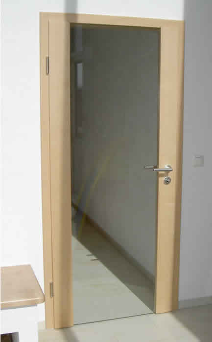 Friesglaszimmertüre mit Klarglas und Ahornfriesen