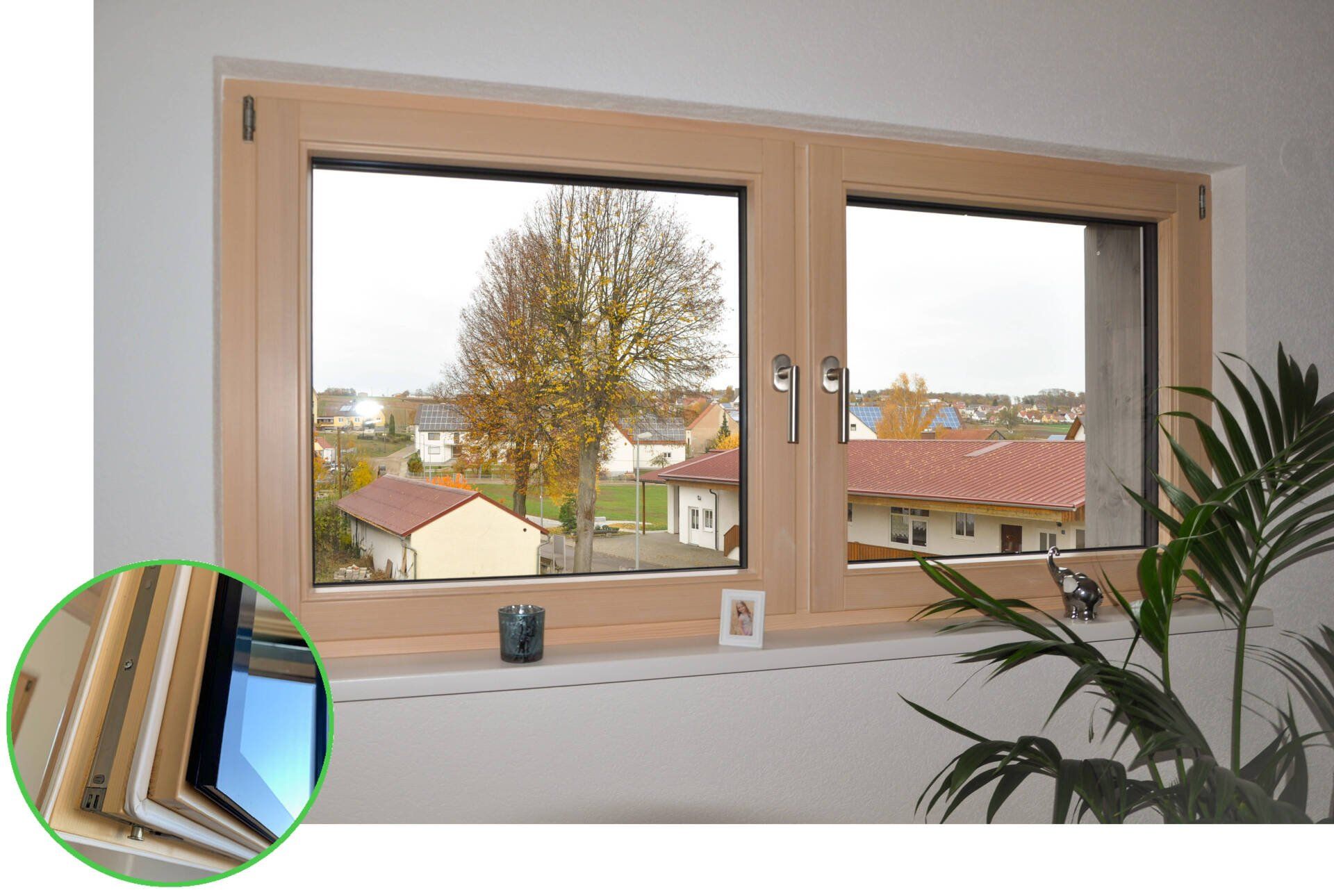 Holz-Alu-Fenster in Fichte weiß lasiert mit Detail verschweißter Aluminium-Deckschale in anthrazitgrau Holzaluminiumfenster, kurz Holz-Alu-Fenster in Fichte weiß lasiert, verschweißte Aludeckschale in anthrazitgrau als Energiesparfenster mit Dreifachwärmeschutzglas für die Region Donau-Ries mit Städten Donauwörth, Nördlingen, Oettingen, Wemding, Harburg