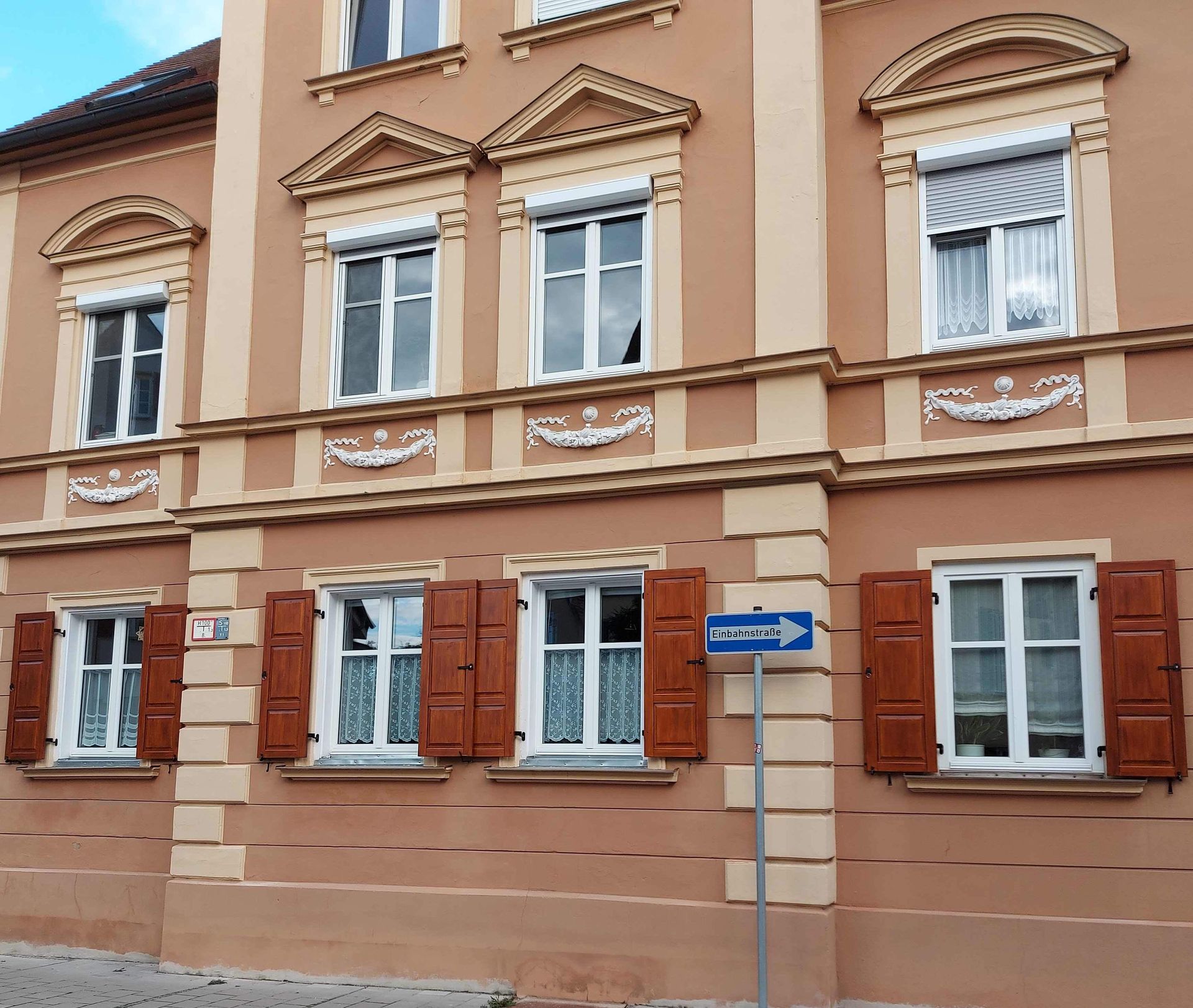 Holzfensterläden mit drei Füllungen nach Maß