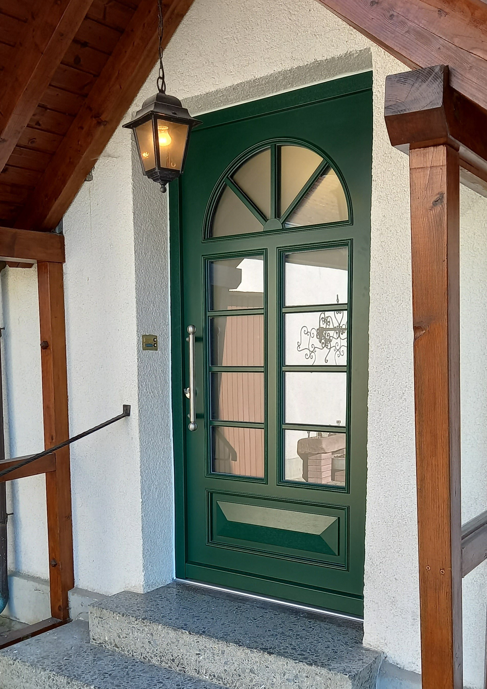 Haustüre mit P4A-Verglasung in RC2 Ausführung montiert in Möttingen