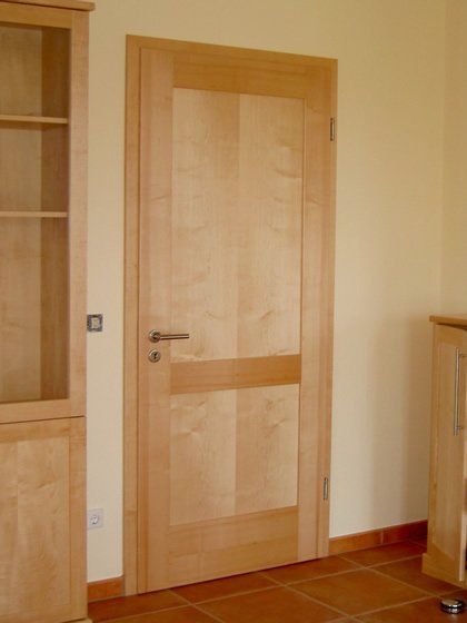 Moderne Rahmentüre mit glatten Füllungen