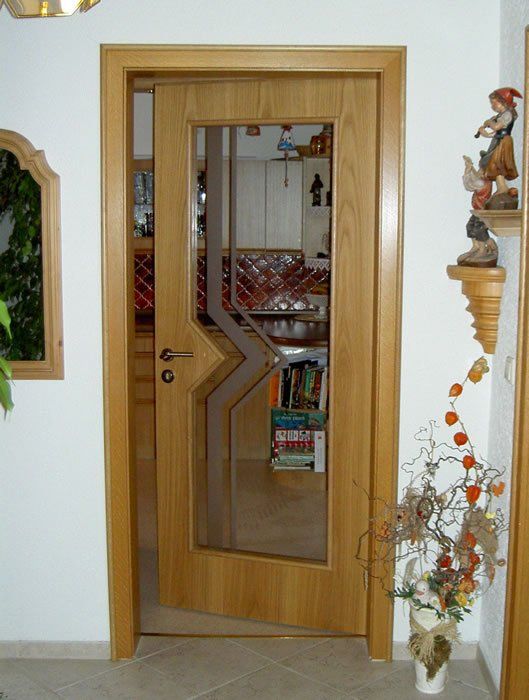 Lichtöffnungstüre mit gestrahltem Motivglas M-Design