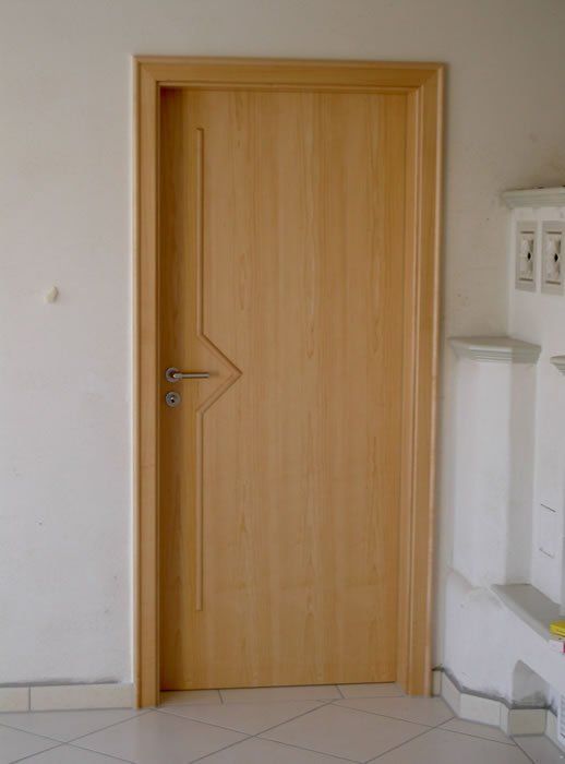 Wohnraumtüre Modell M-Design mit durchlaufenden Furnier und aufgesetzten abgerundeten Leisten